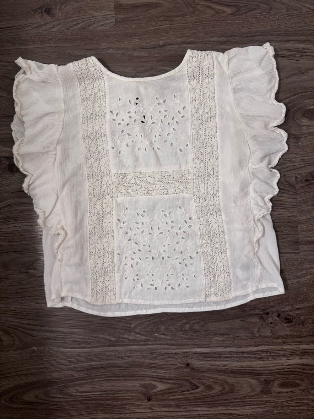 American Eagle Outfitters White Eyelet Flutter Sleeve Blouse
